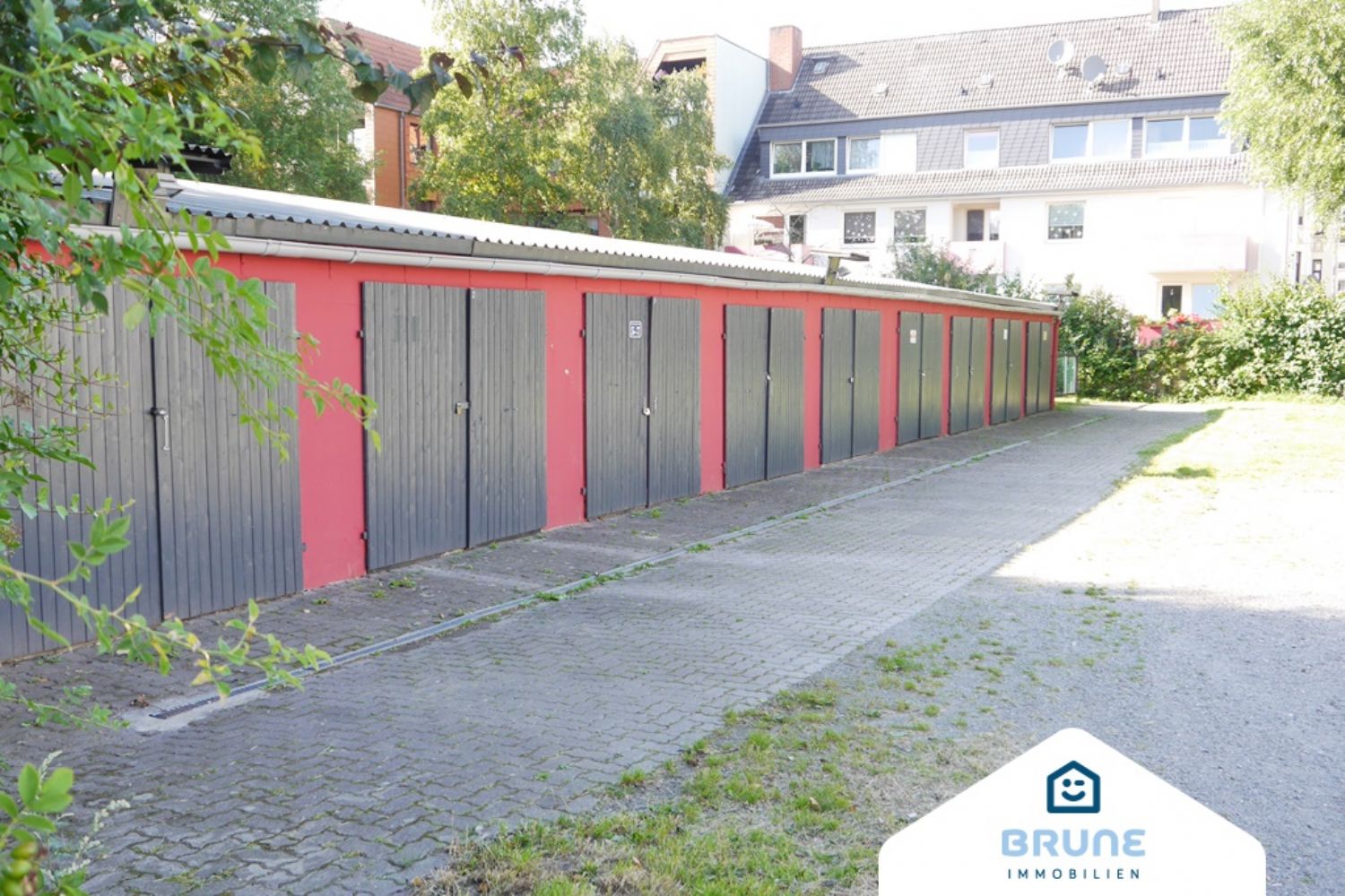 BRUNE IMMOBILIEN - Bremerhaven-Lehe: Garagenhof